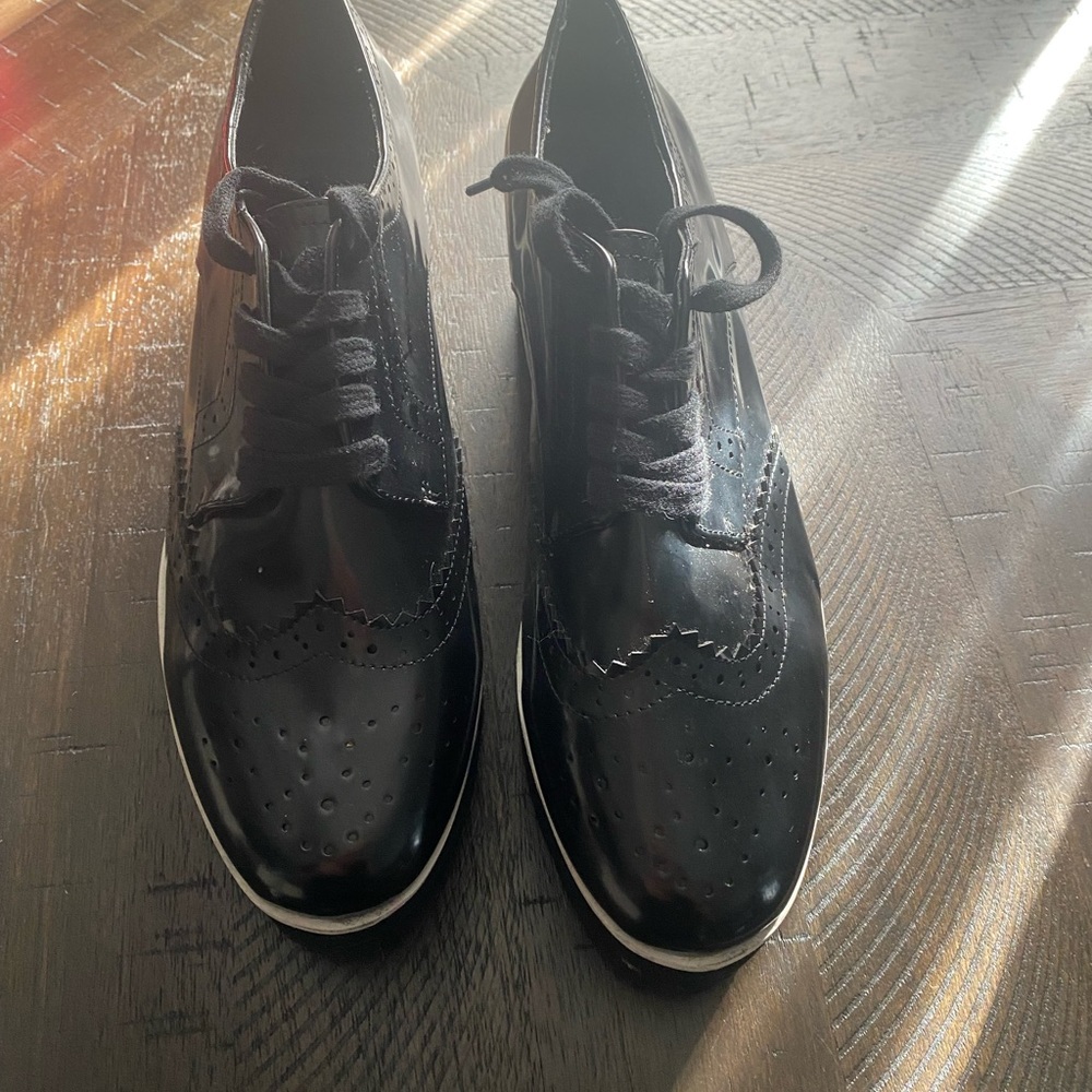 Black platform
